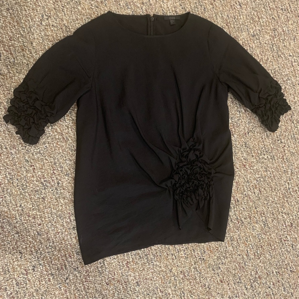 COS sculptural black top XS